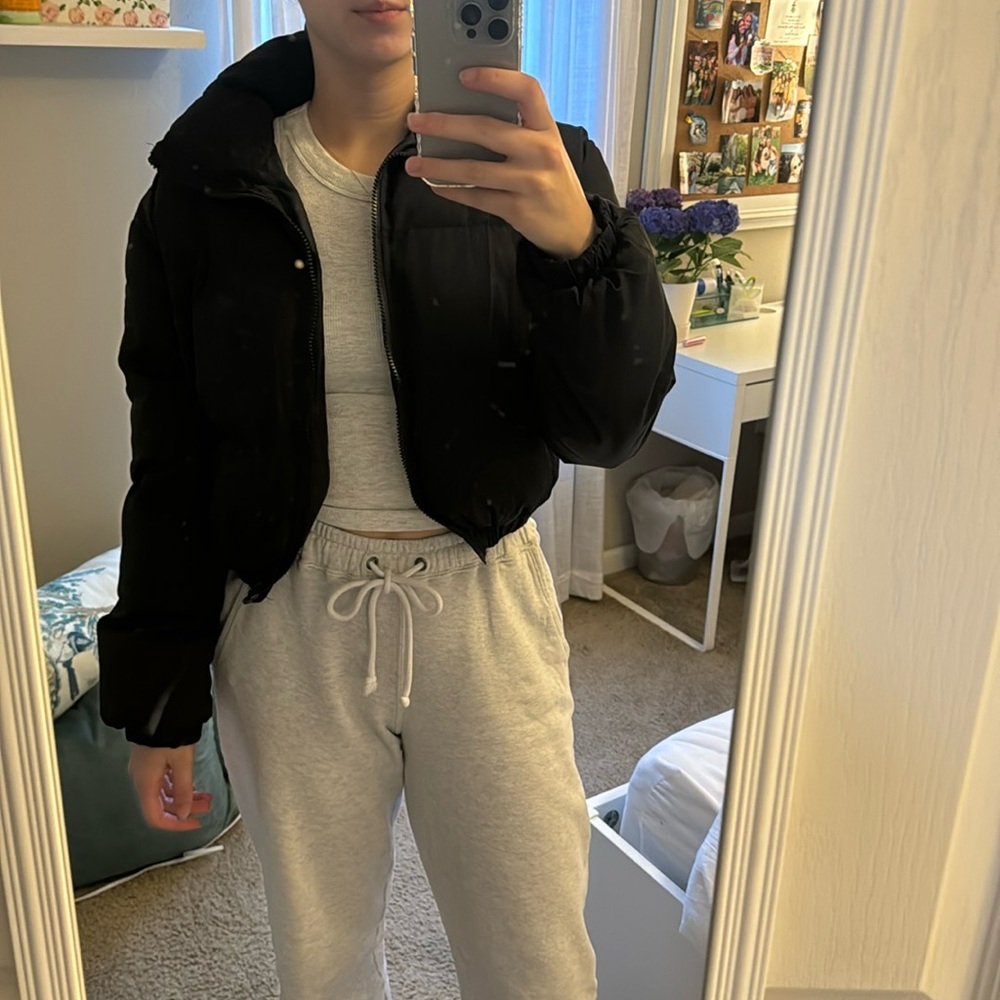 Cropped puffer coat
